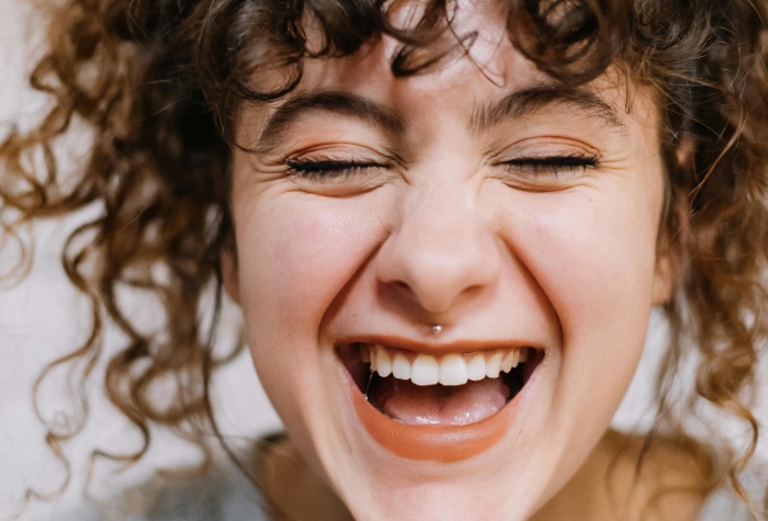telo-smiech-rec-tela-pexels telo-smiech-rec-tela-pexels
