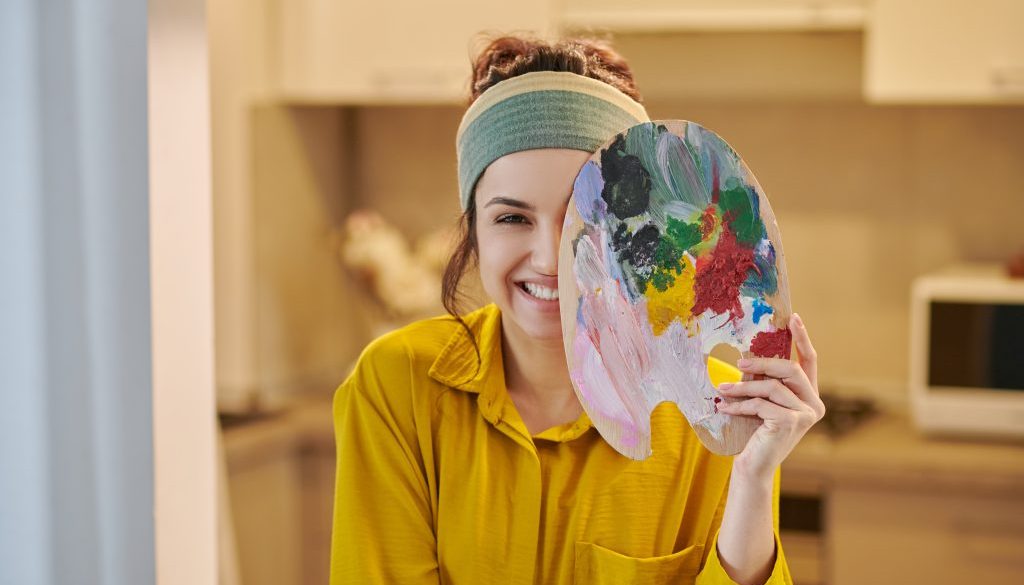 Cute female artist looking happy and enjoyed Cute female artist looking happy and enjoyed