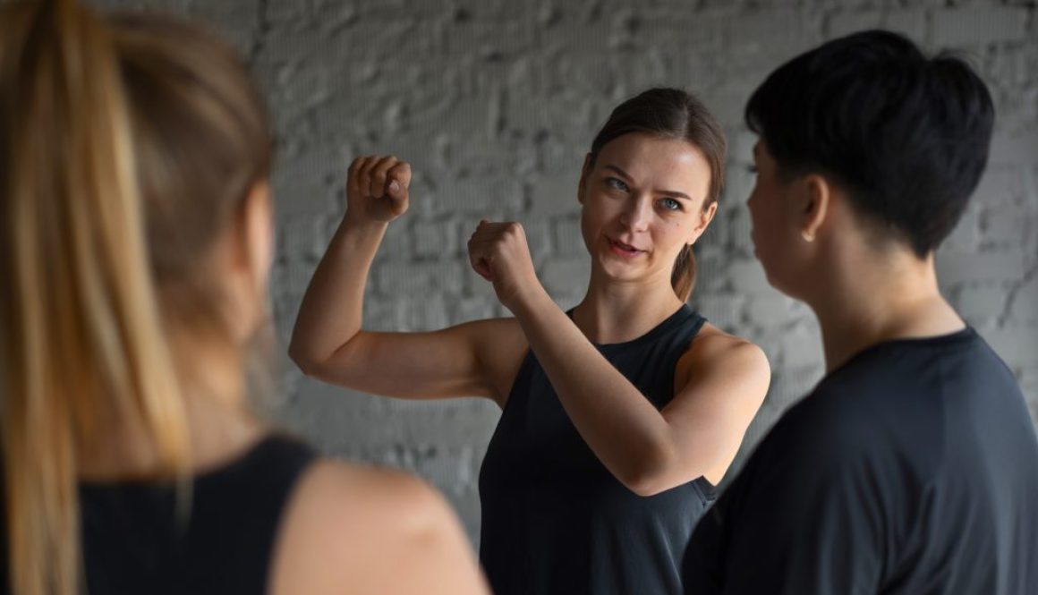 side-view-people-training-gym